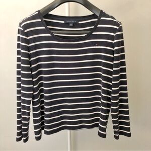 TOMMY HILFIGER Strips Black & White Pattern Scoop Neck Casual Blouse Sweatshirt.